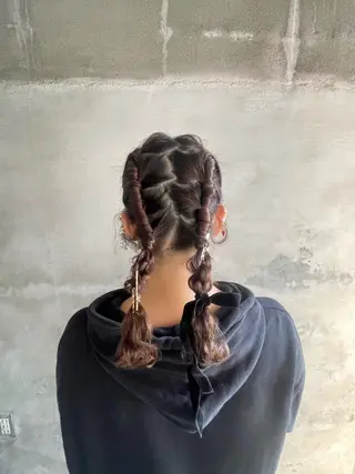 ミディアム ヘアアレンジ 垢抜け小顔レイヤー オリーブ/スミレのヘアスタイル
