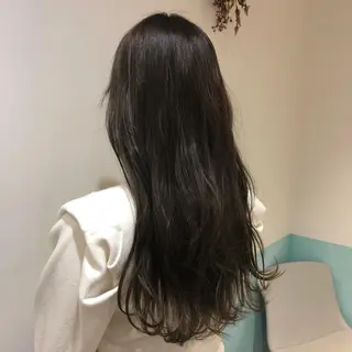 ロング カラー 伊東 彩花のヘアスタイル