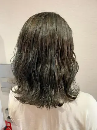 ミディアム カラー 蓮見  友里のヘアスタイル