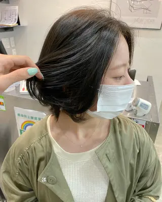 ショート カラー オリーブ/アッシュ やわらか透明感カラーのヘアスタイル