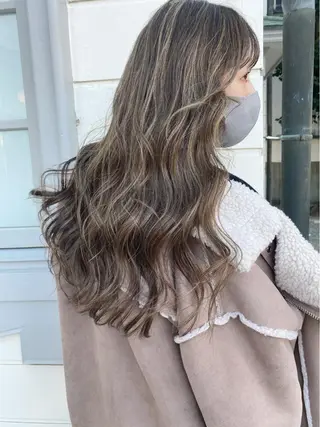 ロング カラー 藤井 貴美子のヘアスタイル