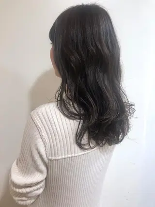 ロング カラー MIOベージュカラー 柔らかいカラーのヘアスタイル