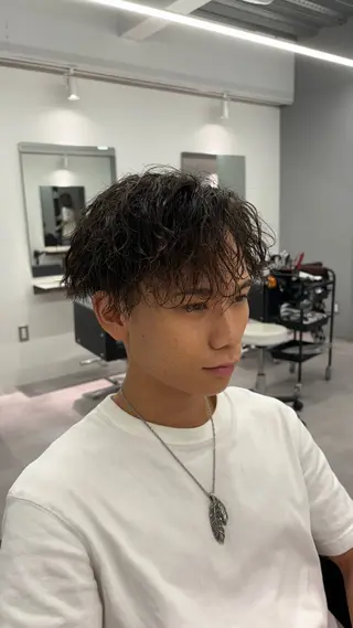 ミディアム パーマ メンズ 高橋 周のヘアスタイル