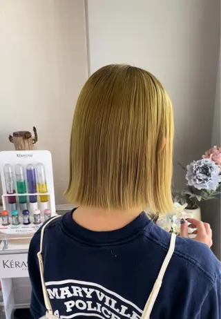 ショート カラー miloc himekaのヘアスタイル