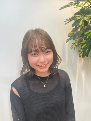 ミディアム カラー yuika .のヘアスタイル