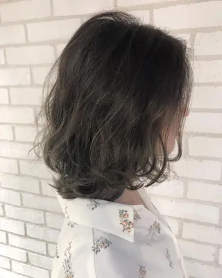 ショート カラー 小島 侑衣のヘアスタイル