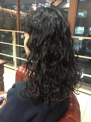 ミディアム 田中 佐知のヘアスタイル