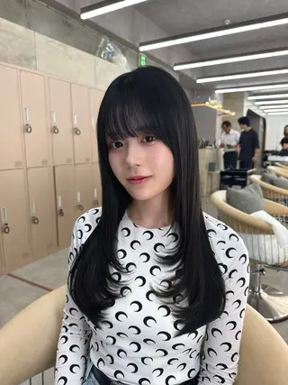 ロング 髪質改善|透明 感カラー🩵レイヤーのヘアスタイル