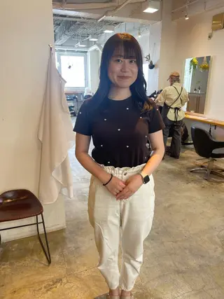 ミディアム カラー MIOベージュカラー 柔らかいカラーのヘアスタイル