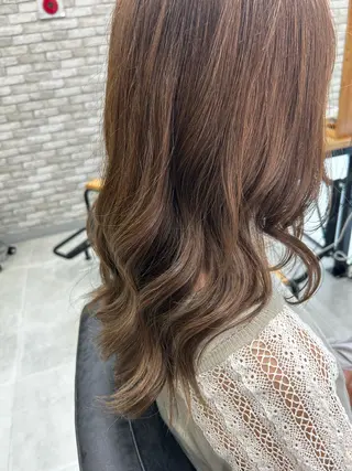 セミロング カラー 小野寺 舞のヘアスタイル