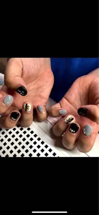 ショート see love gritterのネイルデザイン