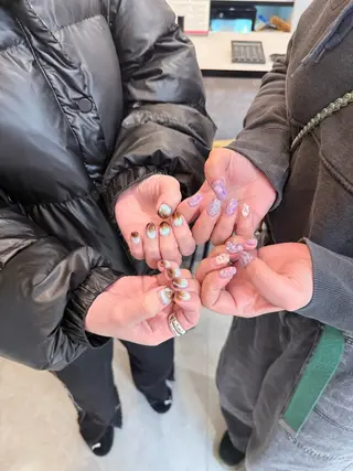 ネイル はばすみれ🎀ﾈｲﾙ 光ﾌｪｲｼｬﾙ ﾍｱのネイルデザイン