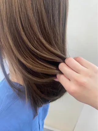 ミディアム カラー 藤原 侑香のヘアスタイル