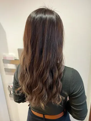 ロング カラー 蓮見  友里のヘアスタイル