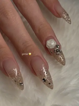 ネイル mikoto 🎀 艶々美フォルムのネイルデザイン