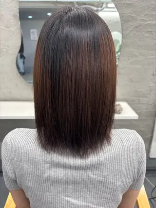 ミディアム 腰越 麻奈のヘアスタイル
