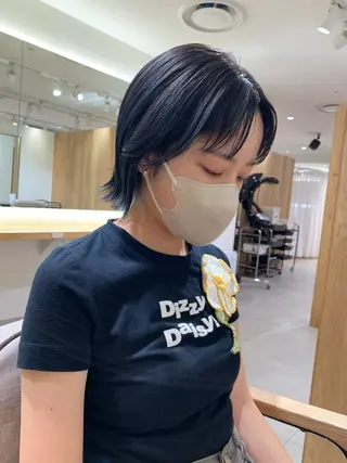 ミディアム カラー SAKINO． ベージュカラーのヘアスタイル