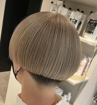 ショート カラー ブリーチ👩🦳/ ✂︎MANAMIのヘアスタイル