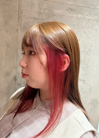 セミロング カラー 🌊インナーカラー 🐬櫻井海星のヘアスタイル