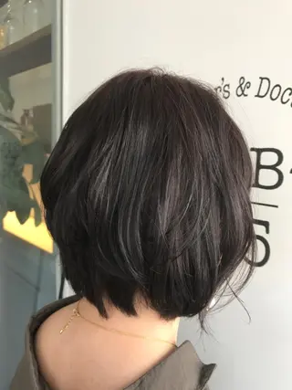 ショート カラー ひろせ かなのヘアスタイル