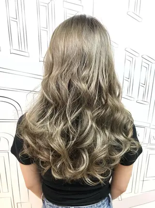 ロング カラー 小顔レイヤー/ ベージュ🤍Rieのヘアスタイル