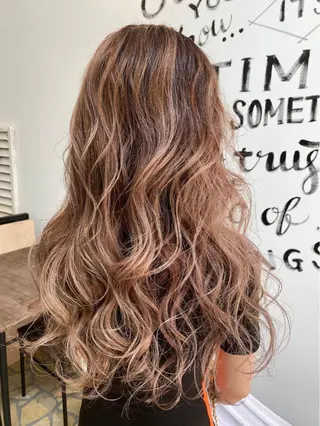 ロング カラー Rover ローバーのヘアスタイル