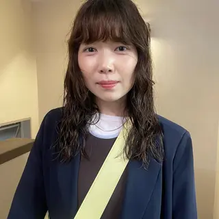 ミディアム mio ／ハイトーンのヘアスタイル