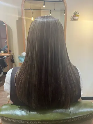 ロング カラー TAI透明カラー 柔らかい縮毛矯正のヘアスタイル