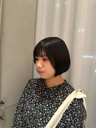 ミディアム カラー ミオ💎ショート 透ける暗髪のヘアスタイル