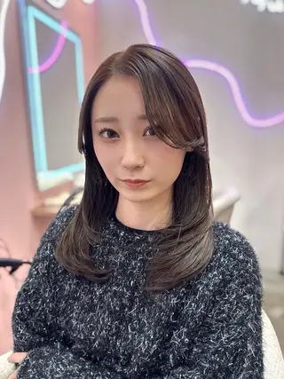 ミディアム 艶カラー✨レイヤー 𝐚𝐲𝐚𝐤𝐚のヘアスタイル