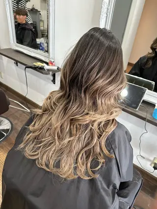 ロング バレイヤージュ 隅中秀弥のヘアスタイル