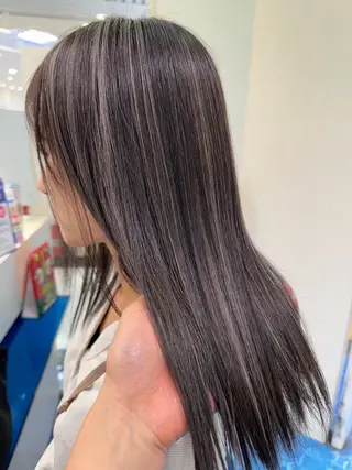 ロング 井上 彩加のヘアスタイル