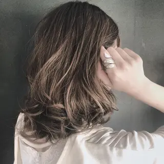ミディアム ブリーチカラー 美髪矯正takaraのヘアスタイル