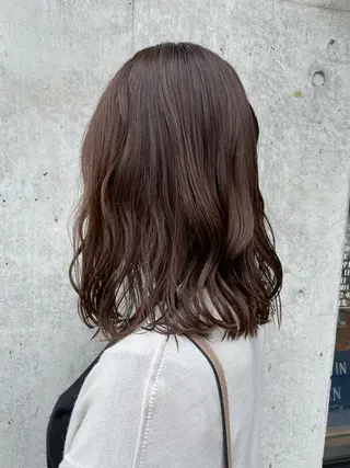 ミディアム カラー サイトウ アヤナのヘアスタイル