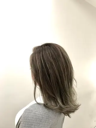 ミディアム カラー ブリーチカラー/ 岩破瑞希のヘアスタイル