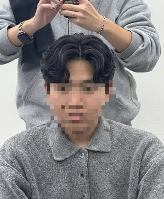 メンズ 赤み消し／アッシュ系 ／ダウンパーマ／優斗のヘアスタイル