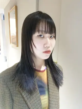 ミディアム カラー yiye shioriのヘアスタイル