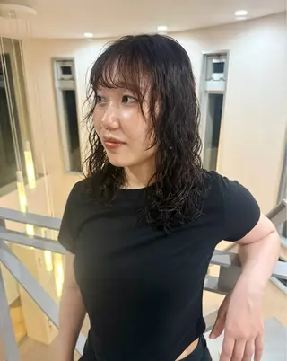 セミロング パーマ 菊川 愛莉のヘアスタイル