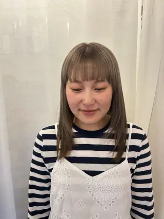ミディアム はな SPURのヘアスタイル