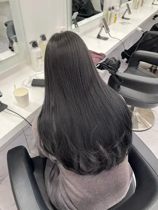 セミロング 寒色/ベージュヘア ブリーチありMiOのヘアスタイル