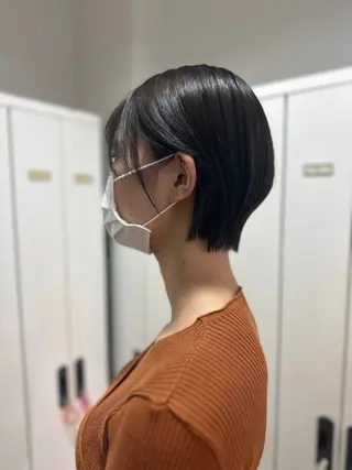 ショート レイヤー 艶々カラーのヘアスタイル