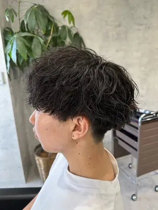 ショート パーマ メンズ ユウ🪄 パーマ指名No1のヘアスタイル
