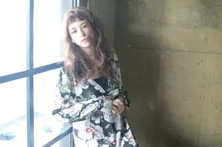 ロング パーマ カラー 岩出 俊のヘアスタイル