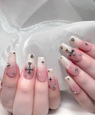 ネイル ✨Nailsalon Vi+✨のネイルデザイン