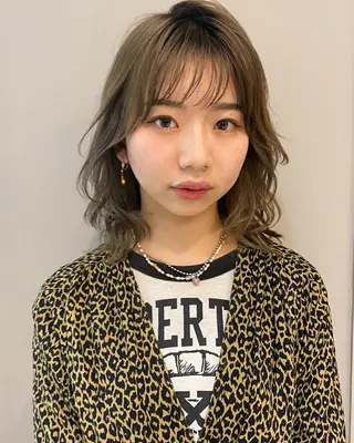 ミディアム レイヤー・ブリーチ kiyotoshiのヘアスタイル