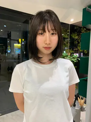 カラー なのは\透け感カラー \レイヤーカットのヘアスタイル