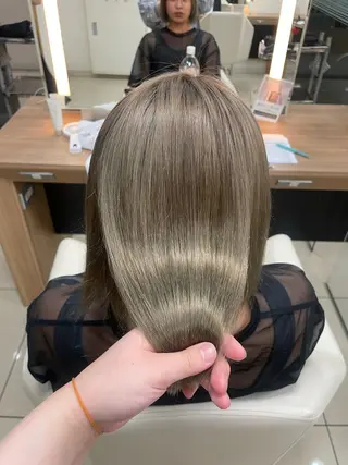 ミディアム カラー ハイトーン/レイヤー 似合わせ・ユキノのヘアスタイル