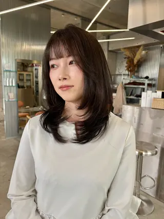 ミディアム カラー LOMARLIE / 𝐂𝐇𝐈𝐊𝐀のヘアスタイル