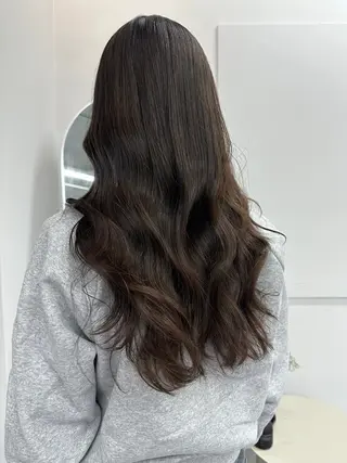 ロング 岩元 愛美のヘアスタイル