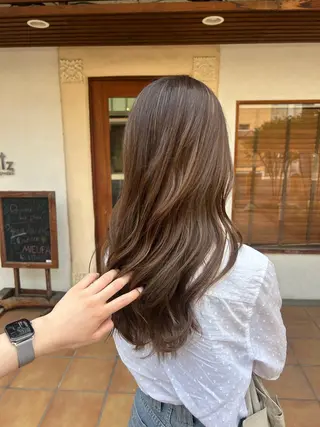 ロング カラー putri 川邉 優花のヘアスタイル